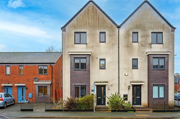 4 Bedroom Semi Detached House To Rent In Europa Gardens, Akron Gate/Oxley, Wolverhampton, West Midlands, WV10