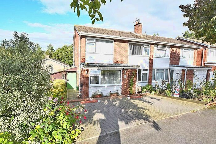4 Bedroom Semi-Detached House For Sale In Clewson Rise, Penenden Heath, Maidstone ME14