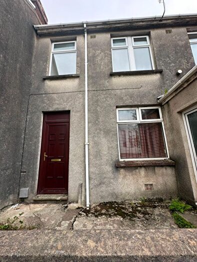 2 Bedroom Flat For Sale In Wern Road, Llanelli, SA15
