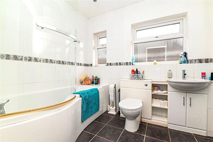 2 Bedroom Bungalow For Sale In Manor Road, New Milton, Hampshire, BH25