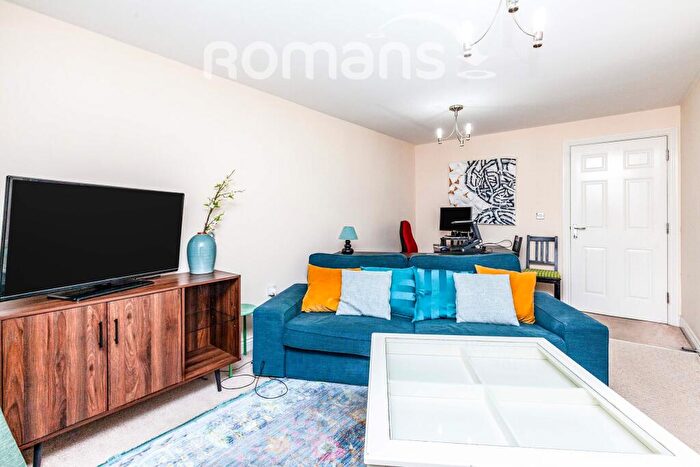 3 Bedroom Town House To Rent In Eaton Avenue, Slough, Berkshire, SL1