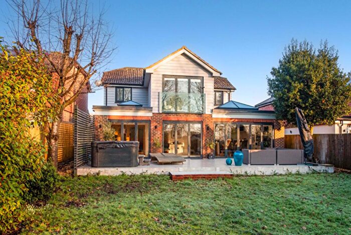 4 Bedroom Detached House For Sale In Willowdale Close, Stroud, Hampshire, GU32