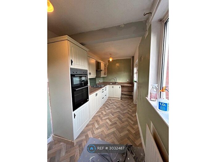 2 Bedroom Terraced House To Rent In Park Lane, Royton, OL2