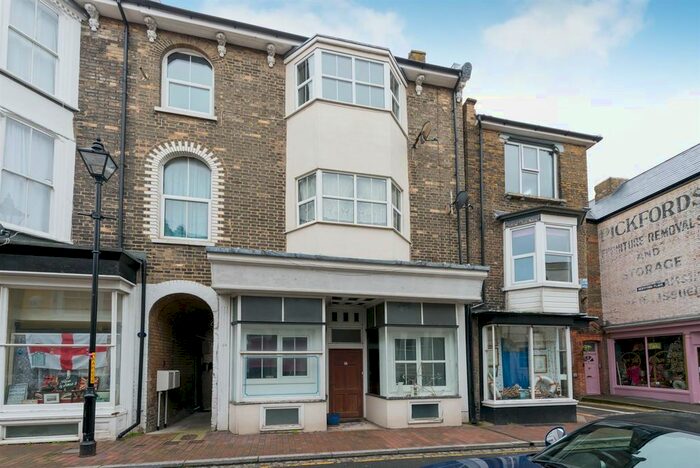 1 Bedroom Flat To Rent In Addington Street, Ramsgate CT11