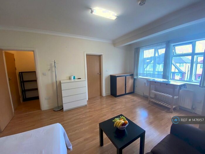 Studio To Rent In Tanfield Avenue, London, NW2