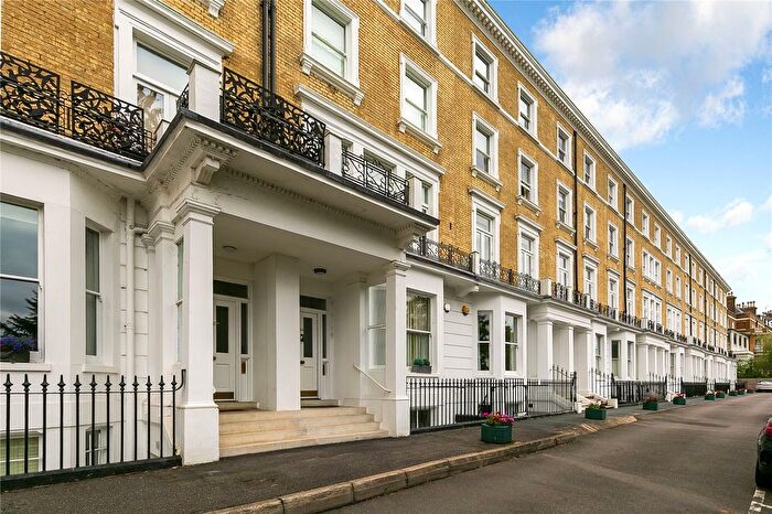 2 Bedroom Flat To Rent In Stuart Court, Richmond Hill, TW10