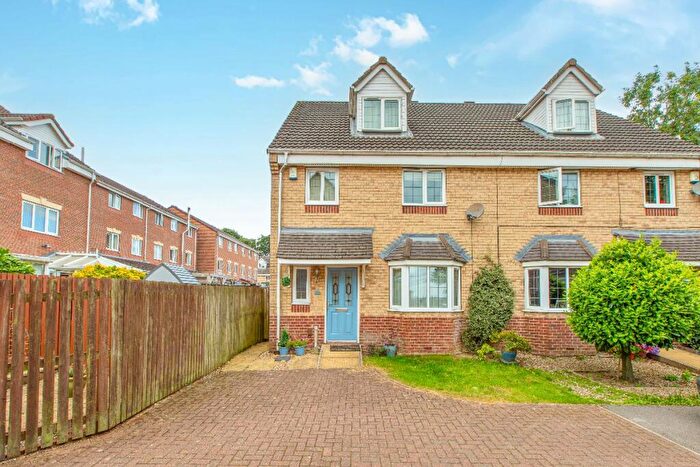 4 Bedroom Semi-Detached House For Sale In Buttercup Way, Drighlington, BD11