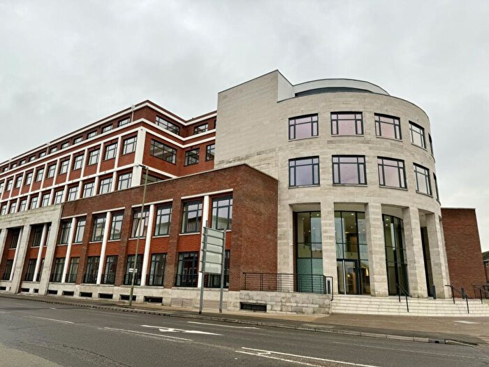 1 Bedroom Flat To Rent In Pyrcroft Road Chertsey, KT16