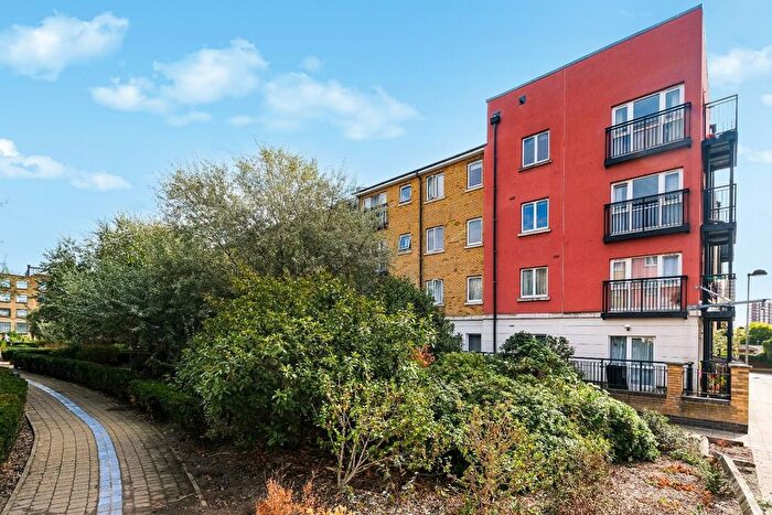 2 Bedroom Flat To Rent In Candle Street, Mile End, E1