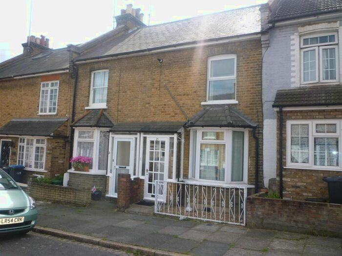 2 Bedroom Semi-Detached House To Rent In Hillside Grove, London N14