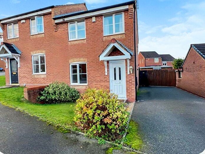 3 Bedroom Town House To Rent In Bracken Road, Nottinghamshire, Shirebrook, NG20