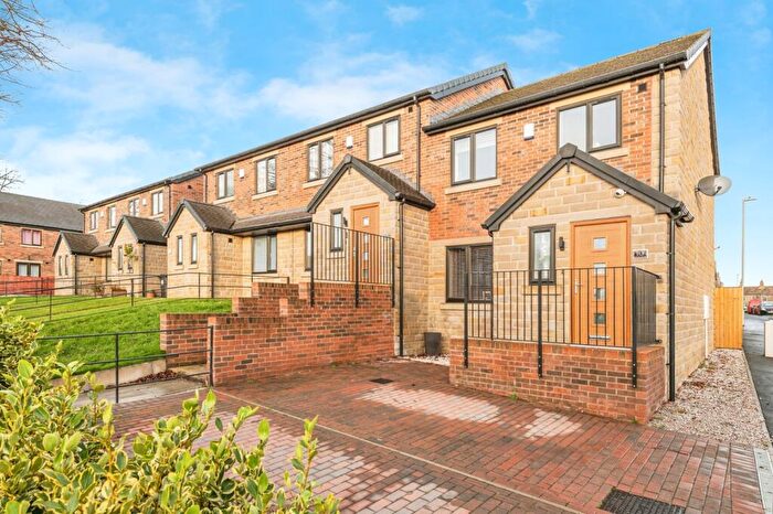 3 Bedroom End Of Terrace House For Sale In Heaton Avenue, Cleckheaton, West Yorkshire, BD19