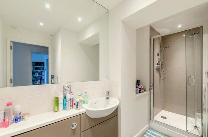 2 Bedroom Flat To Rent In St Pancras Way, Camden, London, NW1