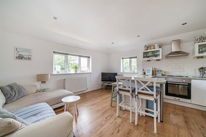 1 Bedroom Flat For Sale In Beeches Close, Penge, London, SE20