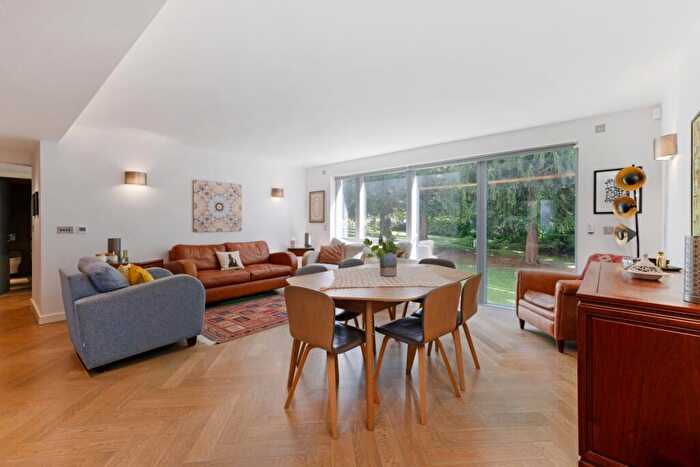 3 Bedroom Maisonette To Rent In College Road Dulwich, SE21