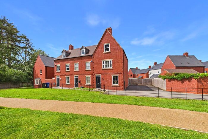 3 Bedroom End Of Terrace House For Sale In Redcar Road, Towcester, NN12