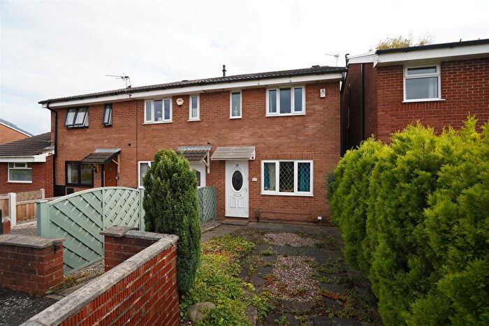 2 Bedroom Town House For Sale In Yarrow Grove, Horwich, Bolton, BL6