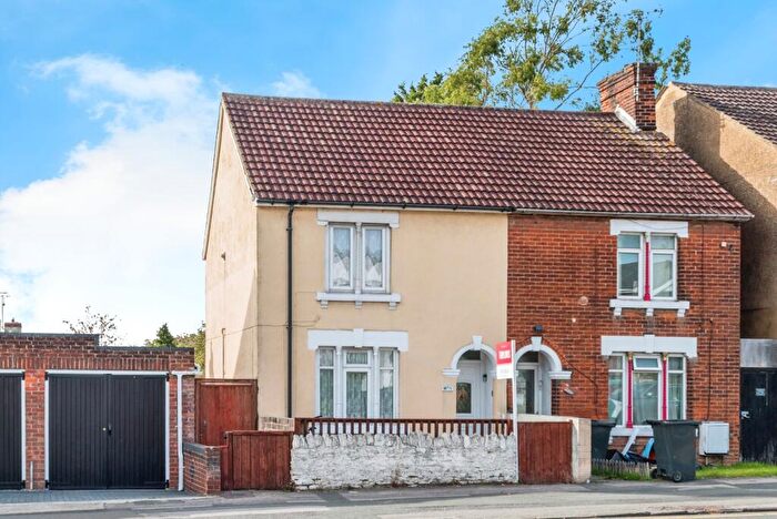 3 Bedroom Semi Detached House For Sale In Cricklade Road, Swindon, Wiltshire, SN2