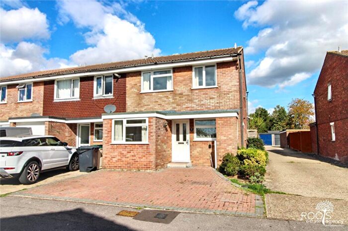 4 Bedroom End Of Terrace House For Sale In Winston Way, Thatcham, Berkshire, RG19