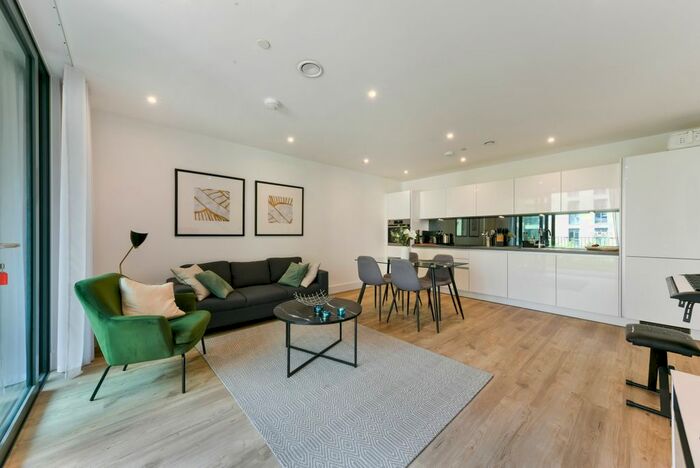 2 Bedroom Flat To Rent In Kempton House, London Square Staines, London, TW18