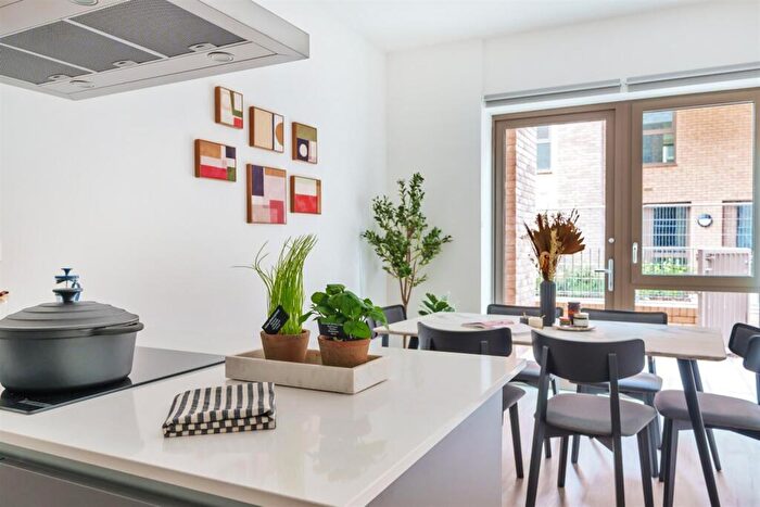 3 Bedroom Apartment To Rent In Bed, Th Floor, Towy, Woodstore House In Anchors Point, E16