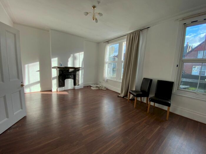 4 Bedroom Flat To Rent In Mitcham Lane, London SW16