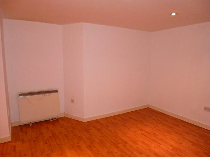 1 Bedroom Flat To Rent In Bf Windsor Road, Town Moor, DN2