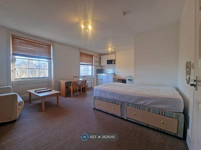 Studio To Rent In Clapham Road, London, SW9