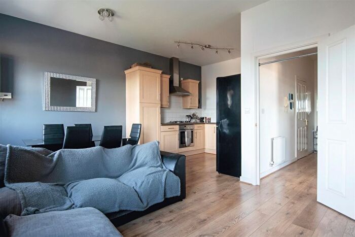 2 Bedroom Flat For Sale In Irthlingborough Road, Wellingborough, NN8