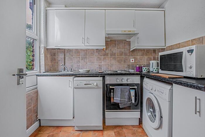 1 Bedroom Terraced House To Rent In Hyde Park Road, Leeds, LS6
