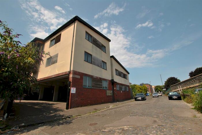 2 Bedroom Flat To Rent In Union Road, Bristol, BS2