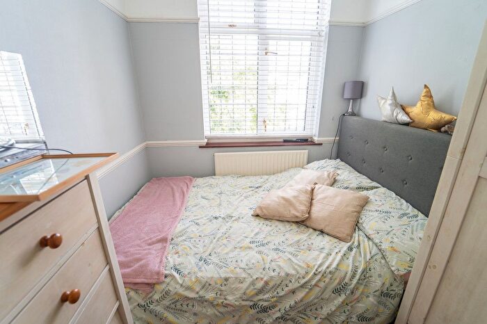 3 Bedroom Semi-Detached House For Sale In Wimborne Avenue, Southall, UB2