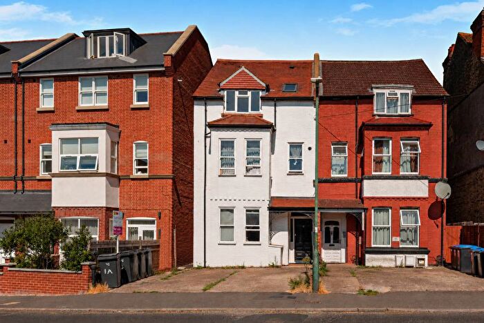 2 Bedroom Flat For Sale In Manorgate Road, Kingston Upon Thames, KT2
