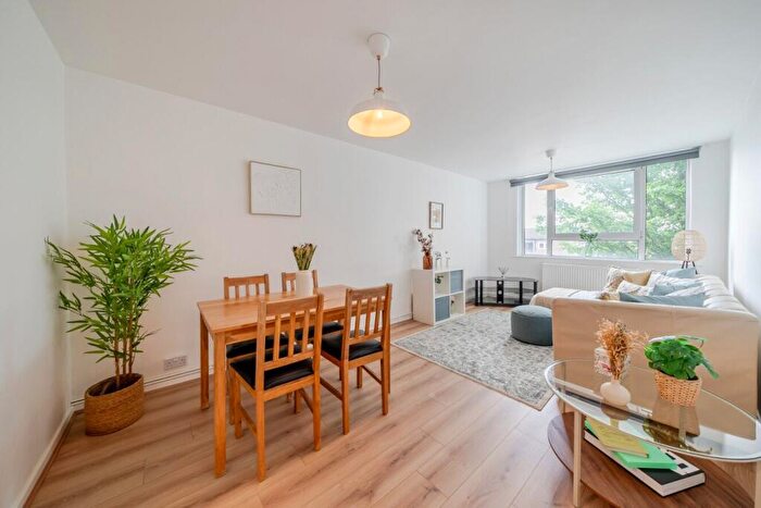 1 Bedroom Flat To Rent In Bolingbroke Grove, Battersea, London, SW11