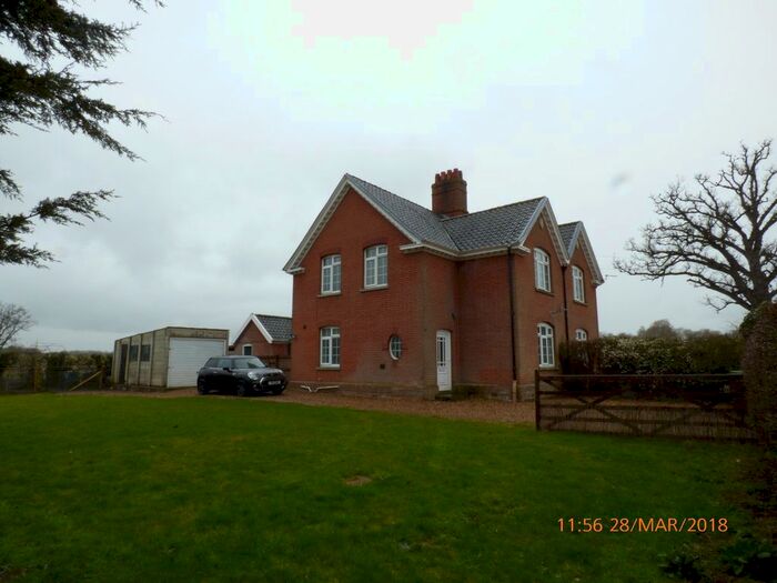 3 Bedroom Semi-Detached House To Rent In Norwich Road, Hedenham, Bungay, NR35