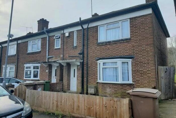 3 Bedroom Semi-Detached House To Rent In Summerfield Road, Luton, LU1