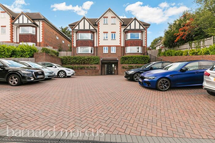 3 Bedroom Flat For Sale In Riddlesdown Road, Purley, CR8
