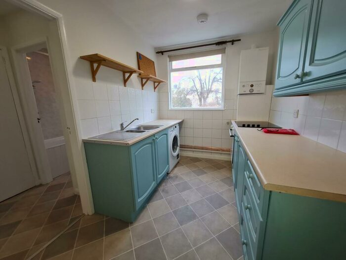 2 Bedroom Maisonette To Rent In Southover Street, Brighton, BN2