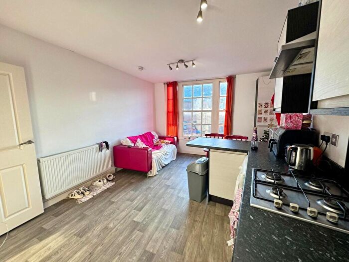 2 Bedroom Apartment To Rent In Villa Road. Mapperly Park, NG3