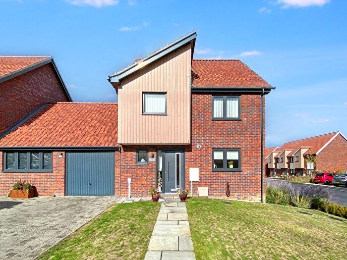 3 Bedroom Detached House For Sale In Barn Field Drive, Needham Market, Ipswich, IP6