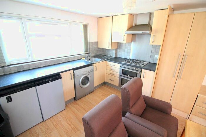 Studio To Rent In Kingsbridge Crescent, Southall, UB1