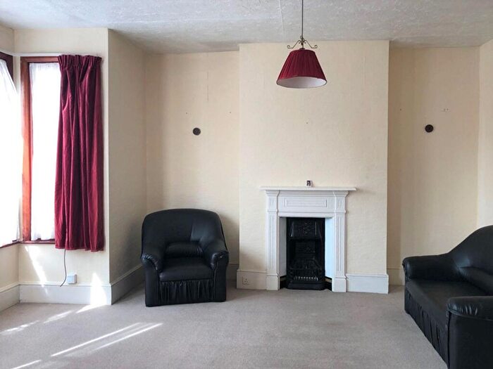 2 Bedroom Flat To Rent In Natal Road, London, N11