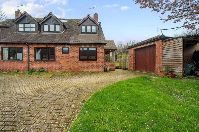 4 Bedroom Semi-Detached House To Rent In Kintbury, Berkshire, RG17