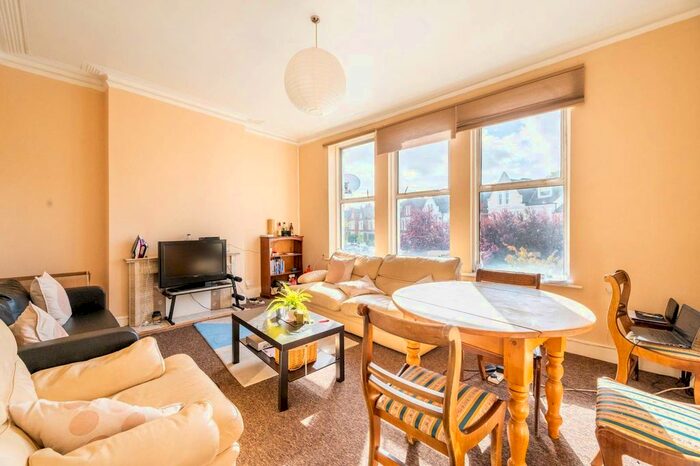 3 Bedroom Flat To Rent In Ritherdon Road, Heaver Estate, London, SW17