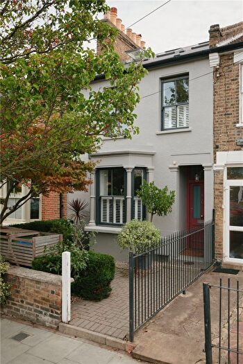 4 Bedroom Detached House For Sale In Hindmans Road, East Dulwich, London, SE22