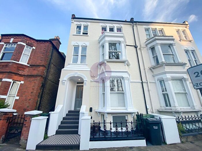 2 Bedroom Flat To Rent In Bisham Gardens, Highgate, London, N6