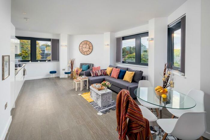 2 Bedroom Flat To Rent In Abbey View, St Albans, AL1