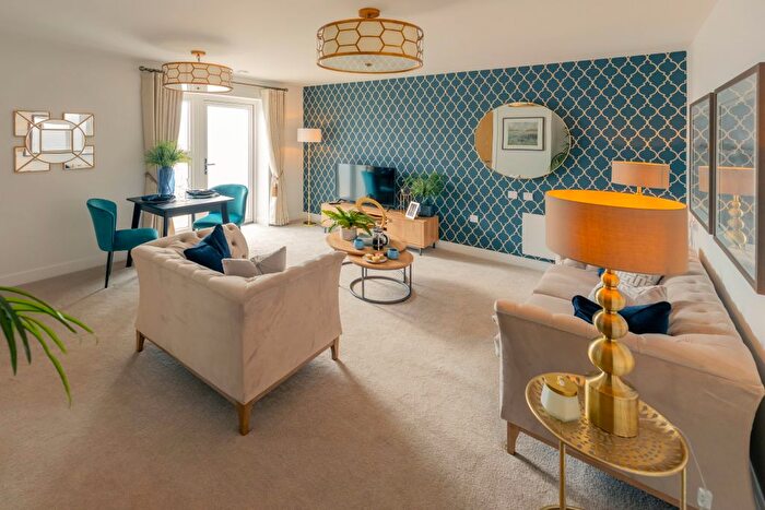 2 Bedroom Flat To Rent In Connaught Close, Shirley, Solihull, B90