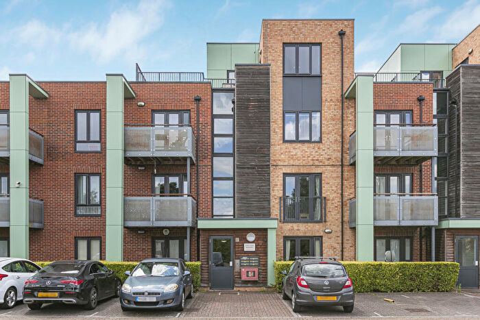 1 Bedroom Apartment For Sale In Aventine Avenue, Mitcham, CR4