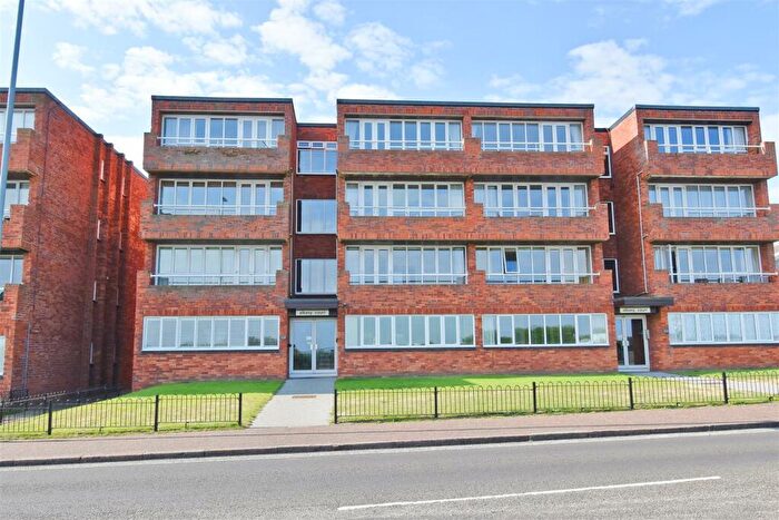 2 Bedroom Apartment To Rent In Albany Court, Cromer, NR27